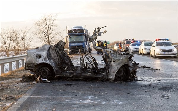 Négyen meghaltak egy balesetben Győrnél