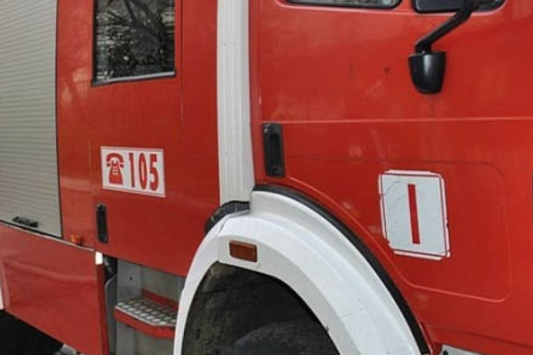 Kigyulladt egy trélert húzó kocsi az M1-es autópályán