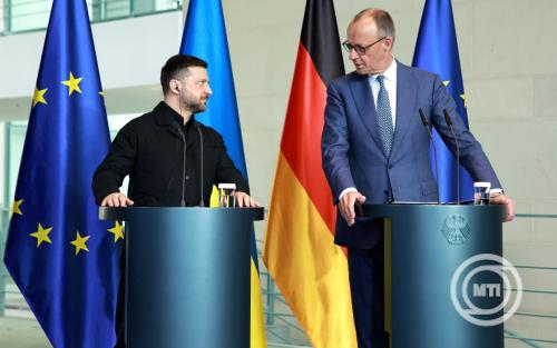 Zelenszkij: április végéig befejezik a Barátság kőolajvezeték javítását