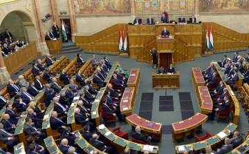 A veszélyhelyzet meghosszabbítása vár a parlamentre