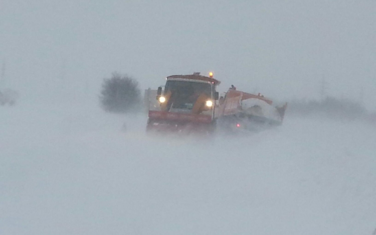 Havazás - A hófúvás miatt péntekre hat megyére adott ki piros figyelmeztetést a meteorológiai szolgálat