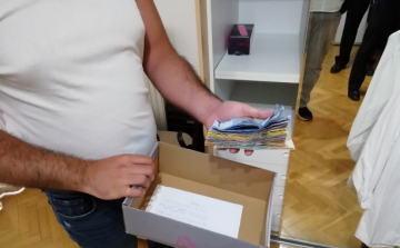Milliókkal csapott be egy idős asszonyt