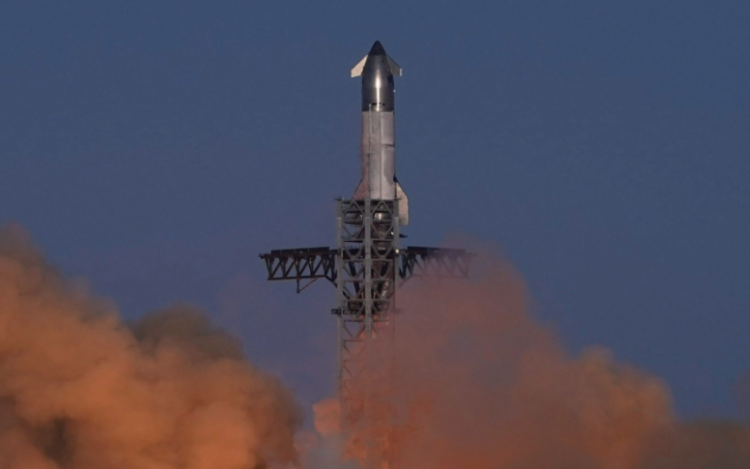 Humanoid robotot indít Elon Musk a Starship fedélzetén a Marsra