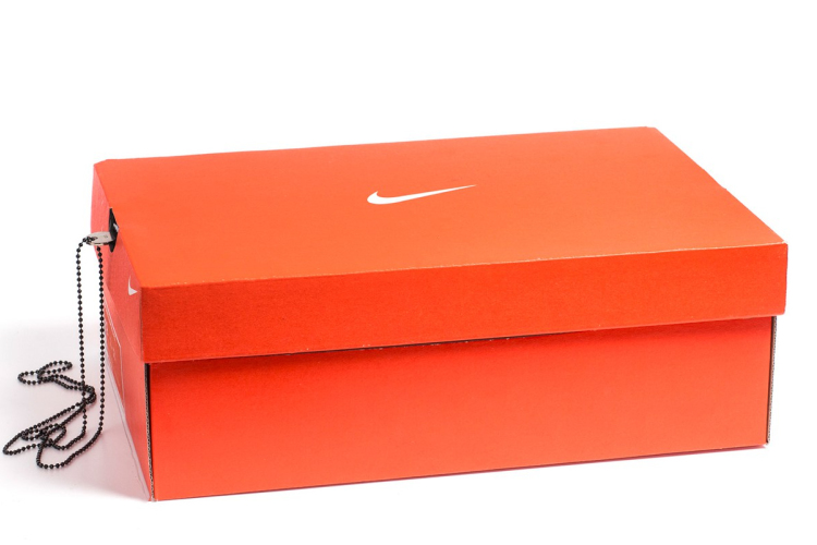 Üres teásdoboz érkezett a márkás cipő helyett 