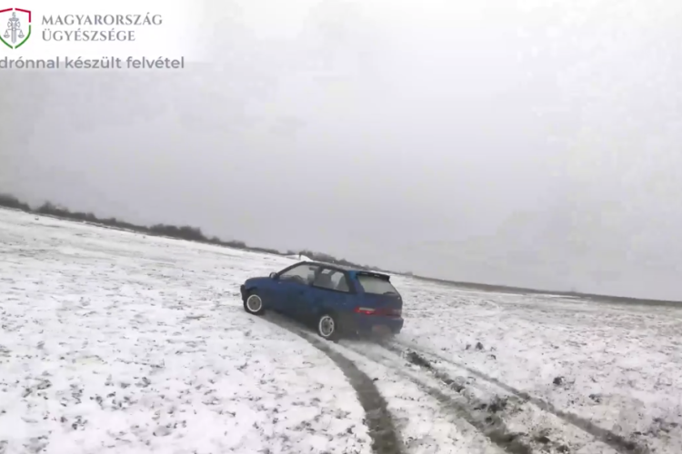 Repülőtér füves kifutópályáján driftelt, ami ettől megsérült