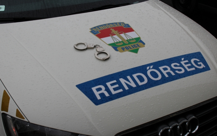 Kukában bújt el a rendőrök elől a sorozatbetörő