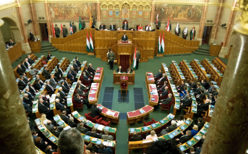 Kérdésekre és azonnali kérdésekre válaszol a kormány