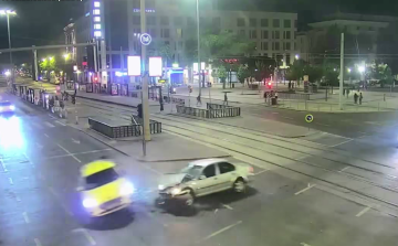 Balesetet okozott egy rendőrök elől menekülő ámokfutó - Videó