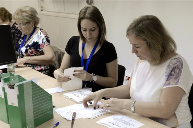 Népszavazás - a szavazók 98,32 százaléka voksolt nemmel