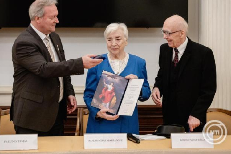 Az évszázad legnagyobb könyvadományával gazdagodott a Magyar Tudományos Akadémia