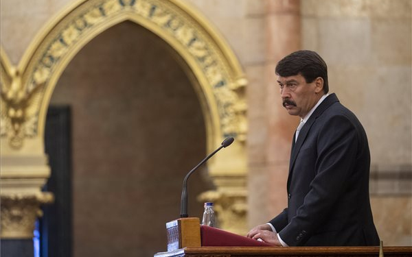 Beszámoló készült Áder János elmúlt hároméves munkájáról