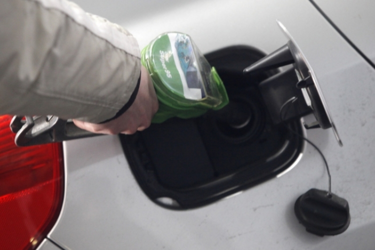 E-útdíj: benzinkutakon és automatákból lehet majd szakaszjegyet venni
