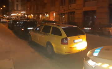 Elfogtak egy taxist, aki manipulálta a taxiórát