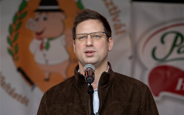 Gulyás Gergely: ha valaki gyermekek sérelmére követ el bűncselekményt, semmilyen kegyelemben nem részesülhet